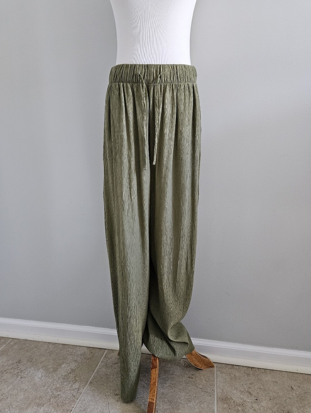 Abercrombie & Fitch | Olive Green Relaxed Drawstring Pants